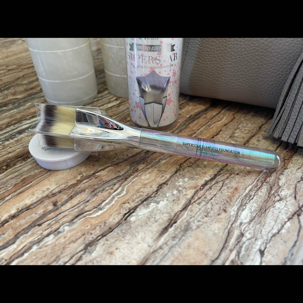 IT Star Foundation Brush